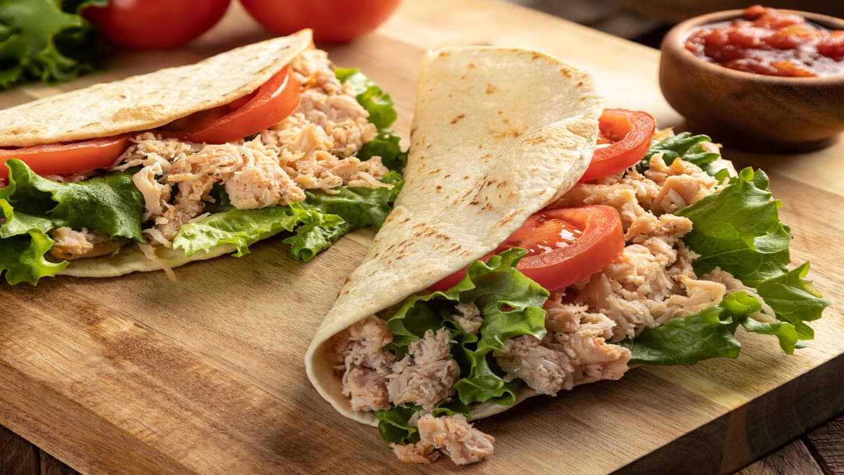 Fajita vegetal con atún.