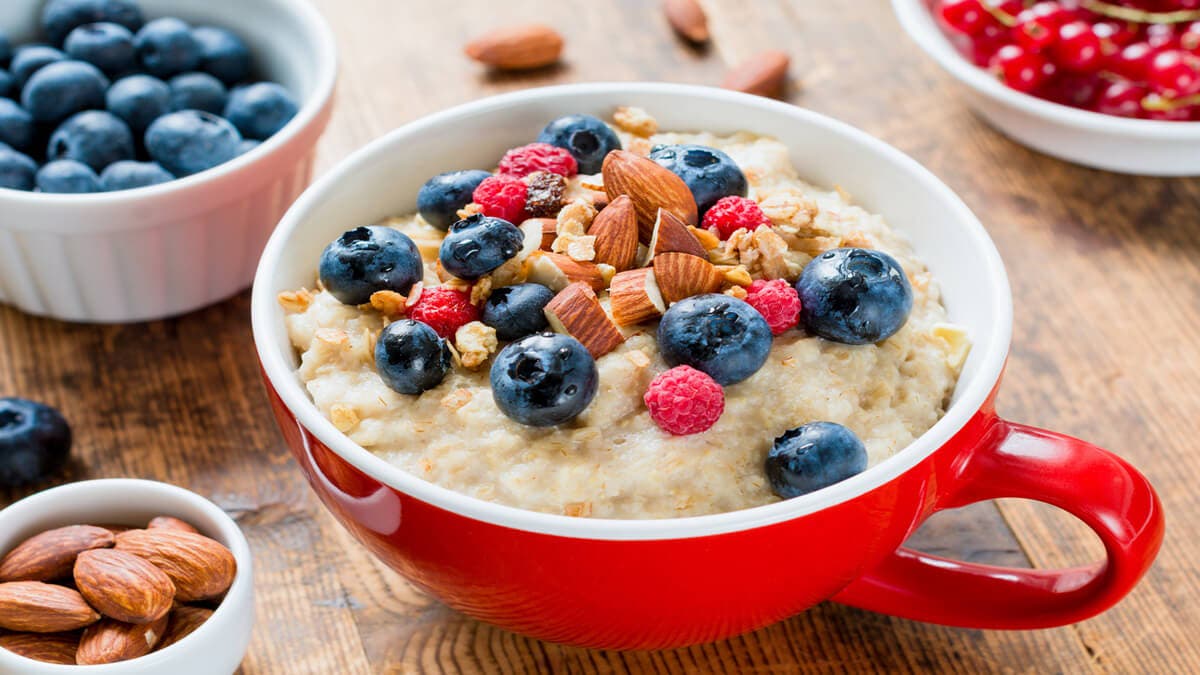 Desayunos saludables para adelgazar: gachas avena.