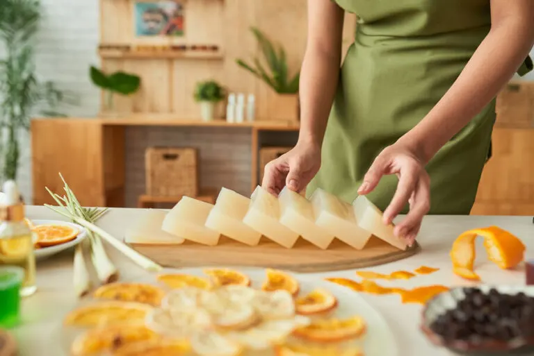 Cómo hacer jabones de glicerina decorativos y aromáticos