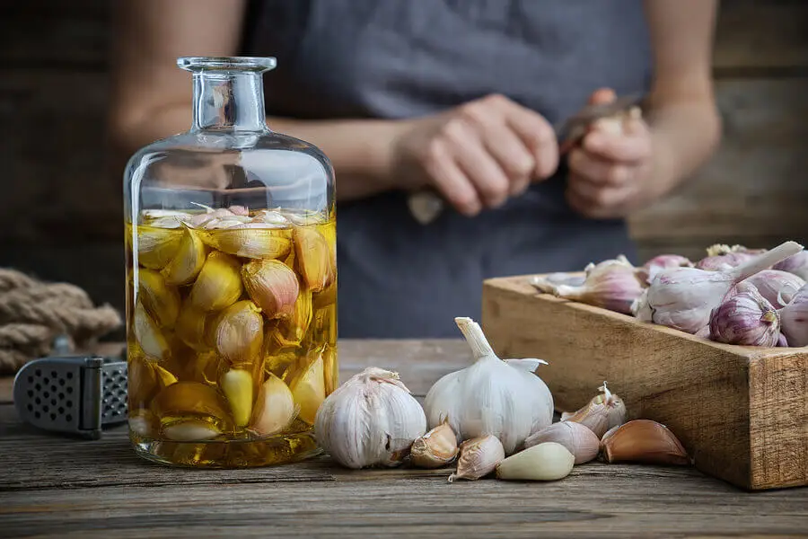 Stärkung schwacher Nägel mit Knoblauchöl