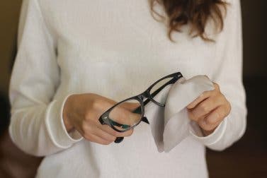 Elimina los rayones de las gafas con estos 7 trucos