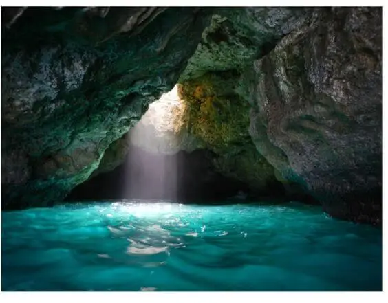 cascada en cueva