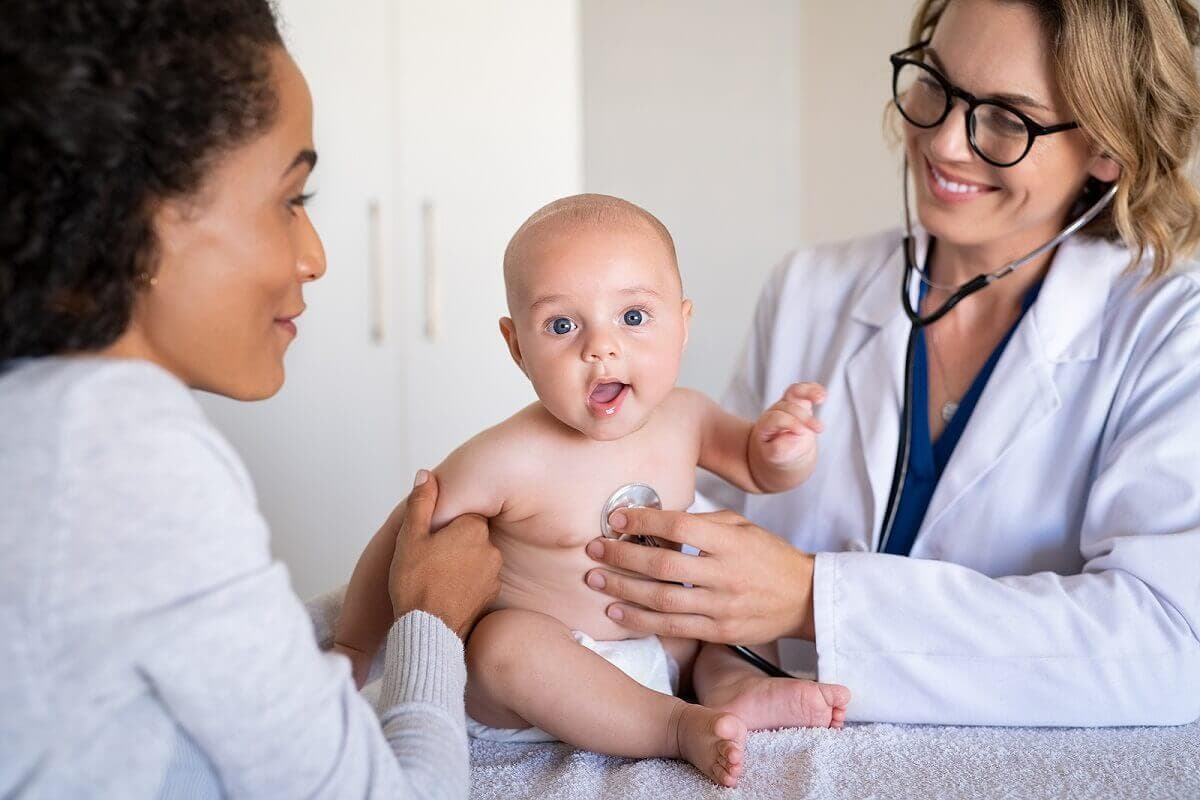 Mostrar afecto y seguir las recomendaciones del pediatra será de gran ayuda para prevenir el trastorno de rumiación.