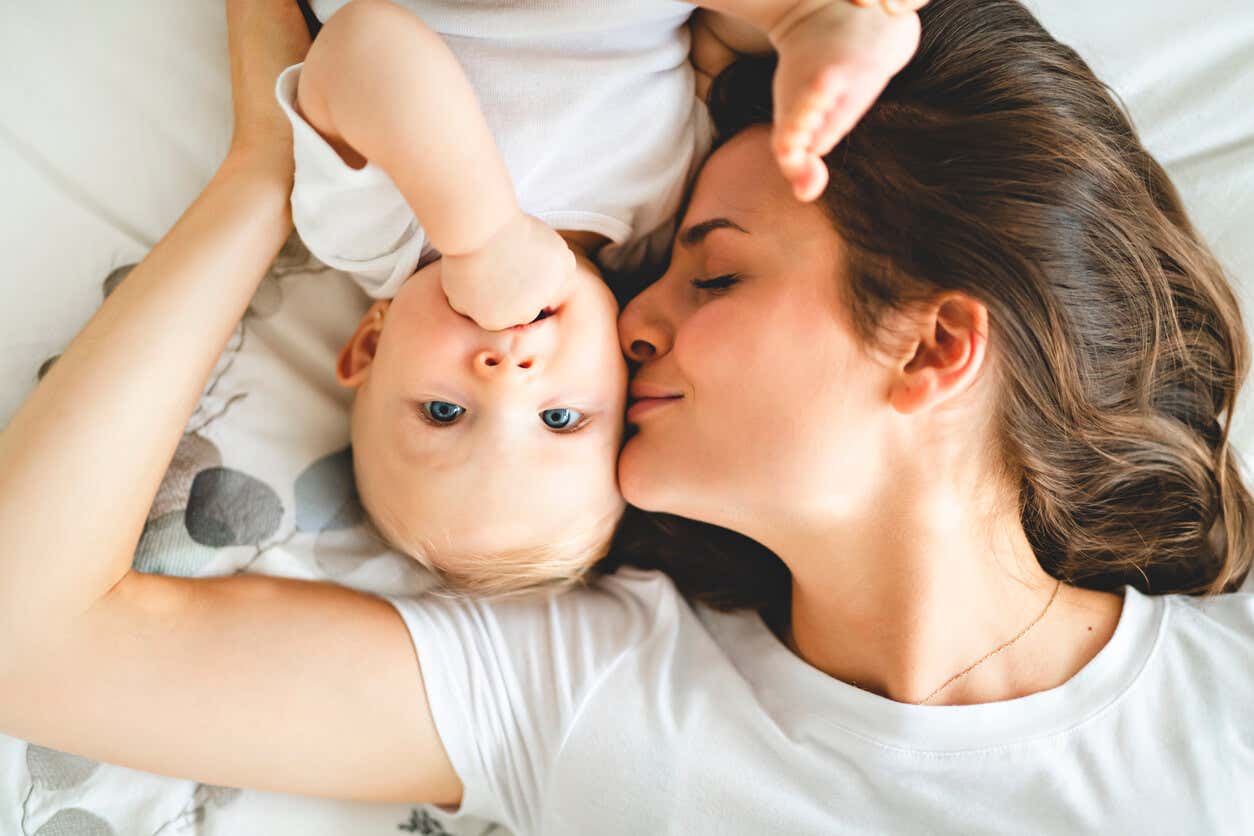 El poder del afecto: beneficios de besar a tu bebé