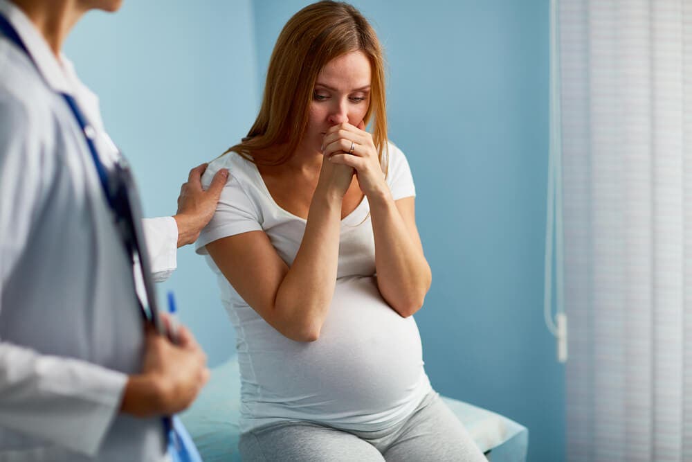 Madre preocupada por su bebé