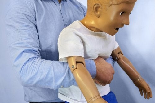 Mi hijo ha tragado un objeto: qué hacer en esta situación