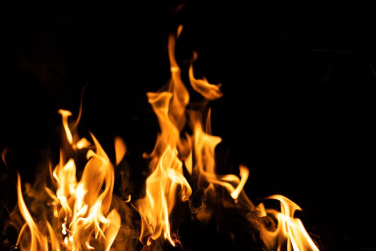 Piromanía: causas, síntomas y tratamiento