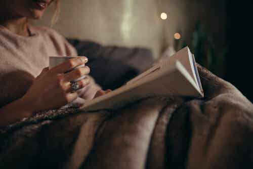 Descubre los beneficios de leer en la noche para tu cerebro