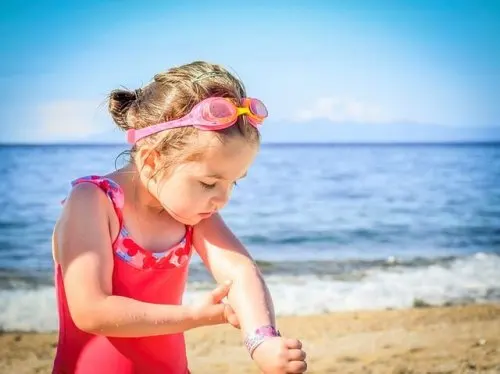 Los niños deben utilizar protector solar.
