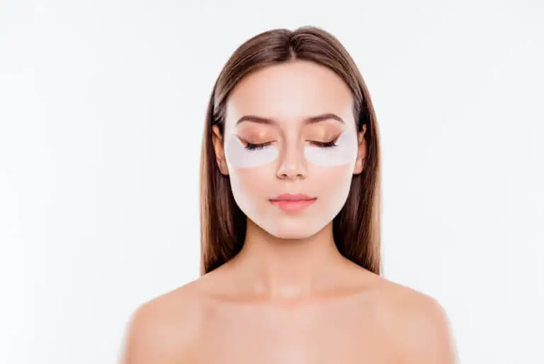 Aprende a cubrir las ojeras con estos 5 trucos de maquillaje