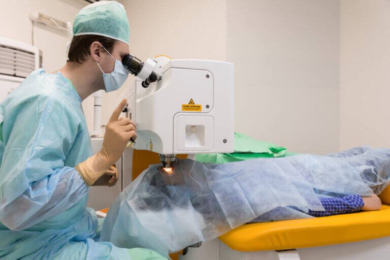 Método no invasivo creado para corregir la visión de forma permanente