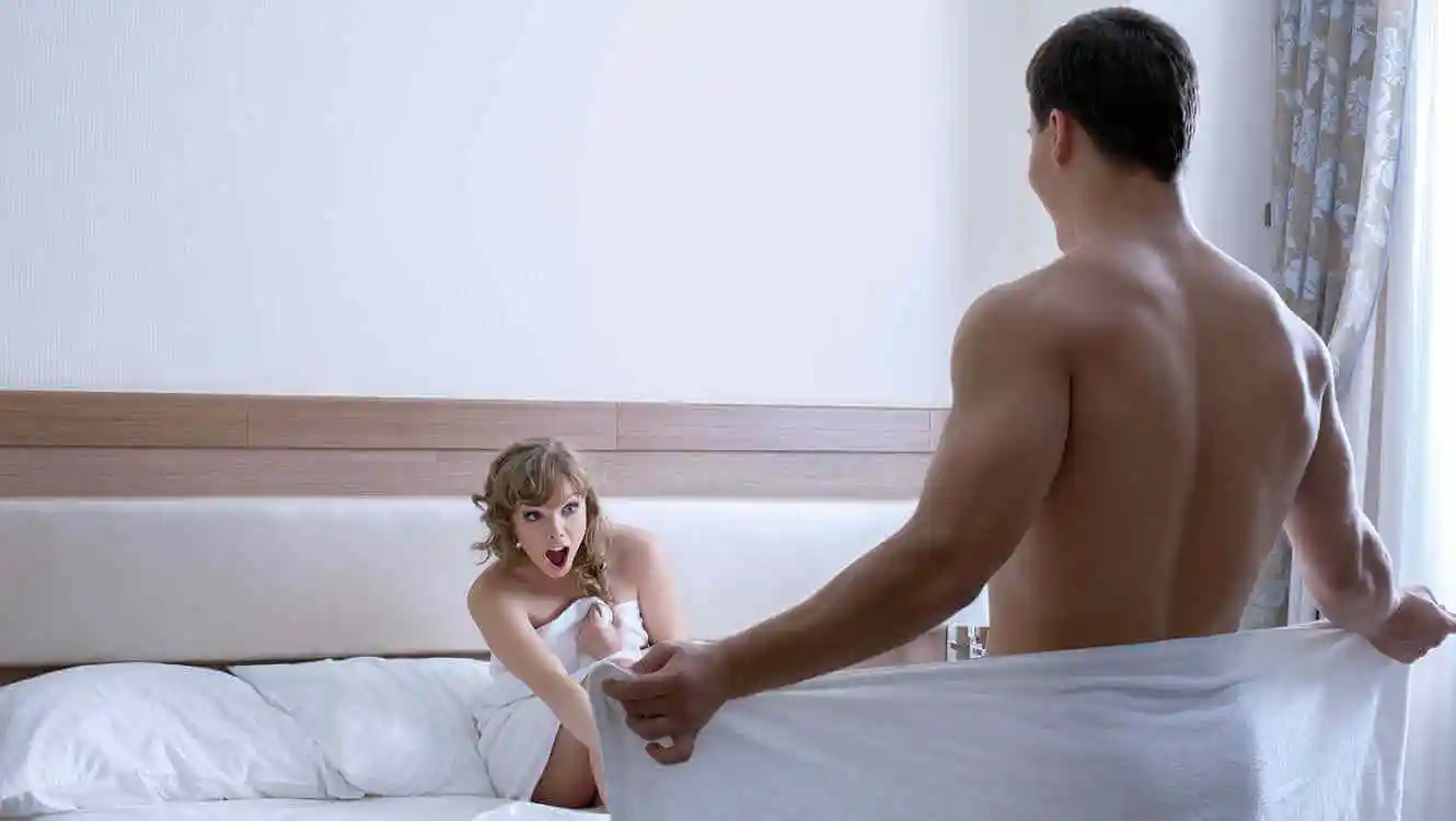 O exibicionismo é uma espécie de parafilia.