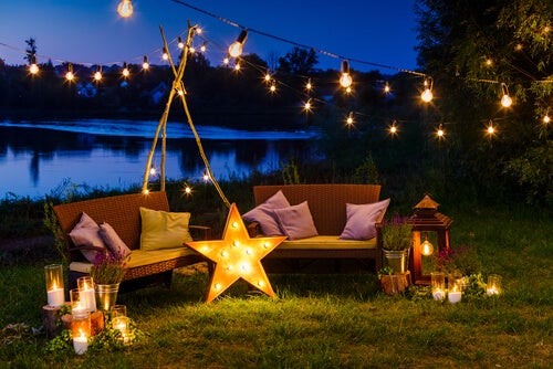 La luz es el complemento ideal para un patio moderno