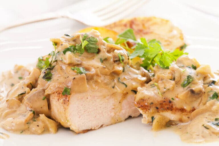 Deliciosa pechuga de pollo en salsa de queso