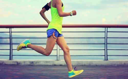  Uno de los consejos para correr una maratón es que no utilices ropa o calzado nuevo