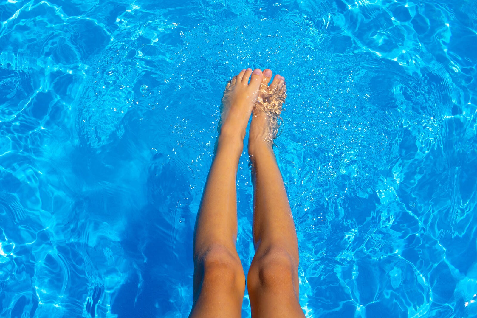 Es recomendable mojarse un poco antes de sumergirse del todo en el agua.