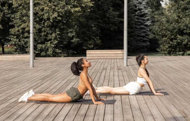 Posturas de yoga: la cobra y sus beneficios
