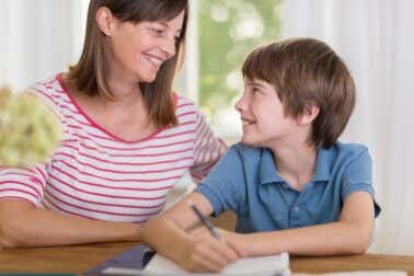 ¿Es recomendable premiar las notas de tu hijo?