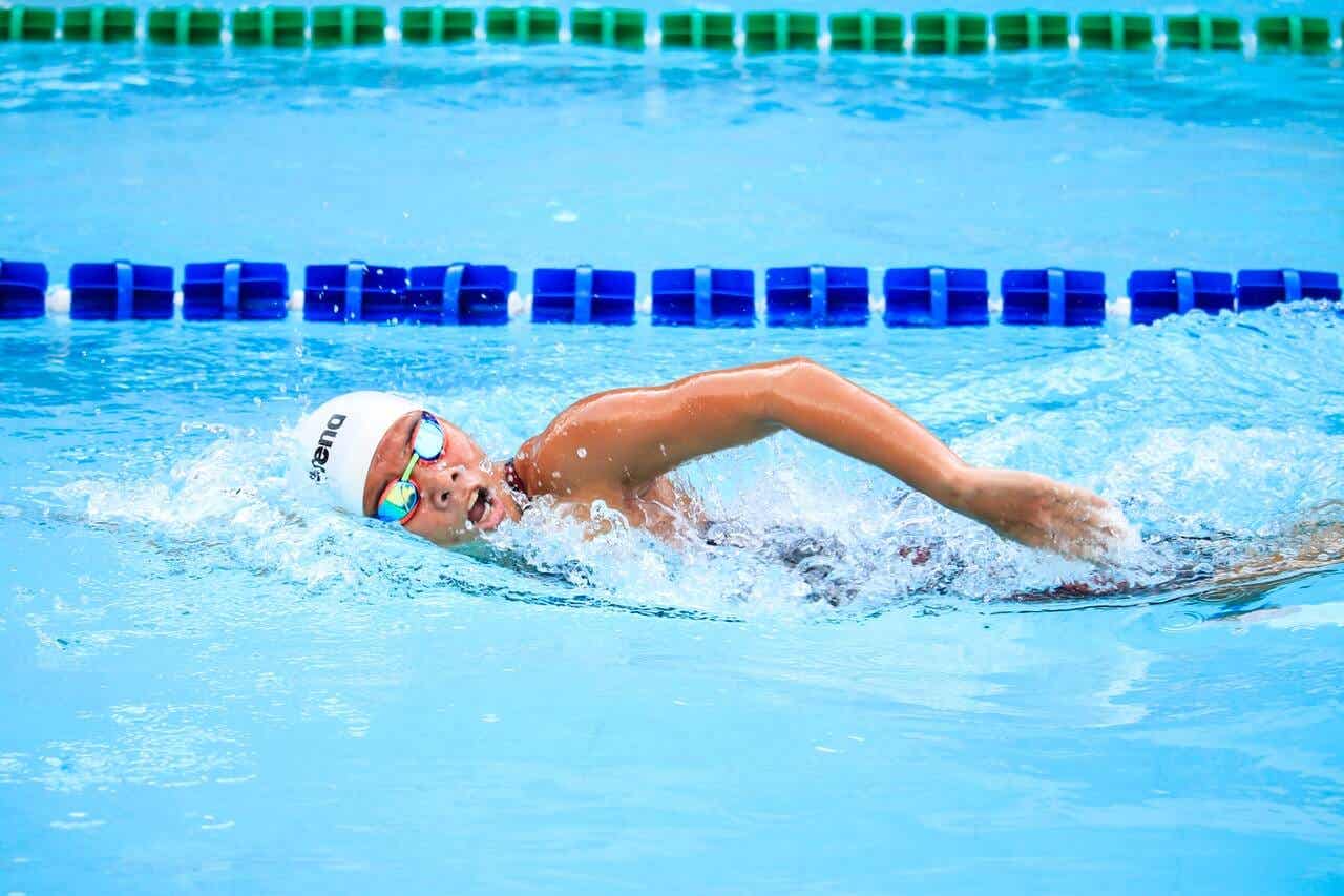 La respiración al nadar debe ajustarse para realizar la actividad con la mayor fluidez posible.