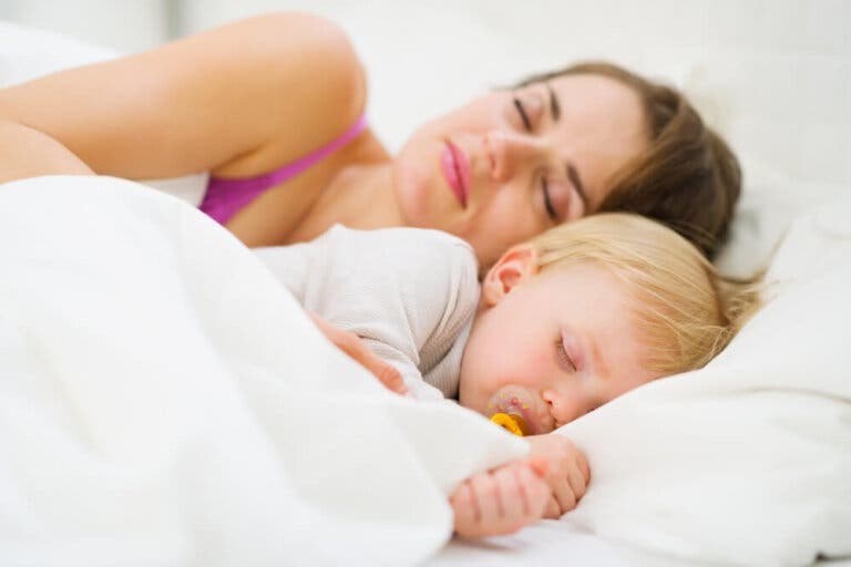 Cómo enseñar al bebé a dormir toda la noche