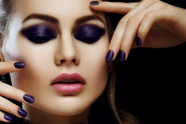 Sombra de ojos oscura