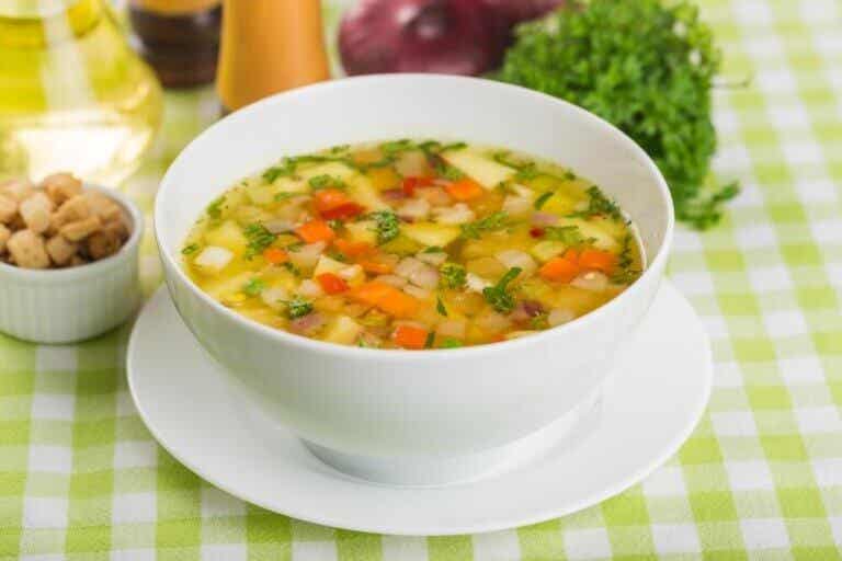 Sopa de verduras y trigo sarraceno