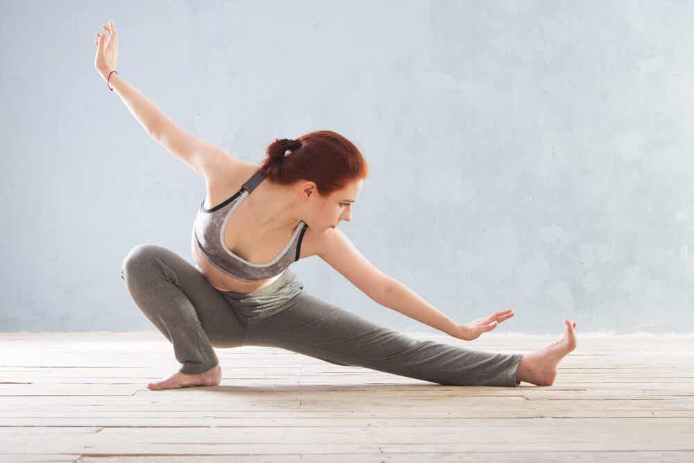 el yoga ayuda a reducir los síntomas de la fibromialgia
