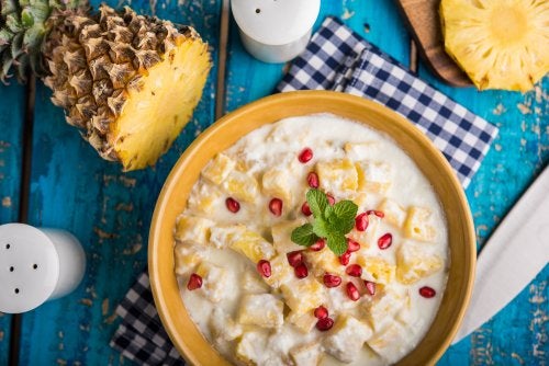 Delicioso postre sin gluten: cuajado de yogur y piña