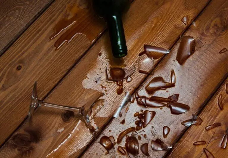 Los mejores trucos para recoger muy bien los vidrios rotos