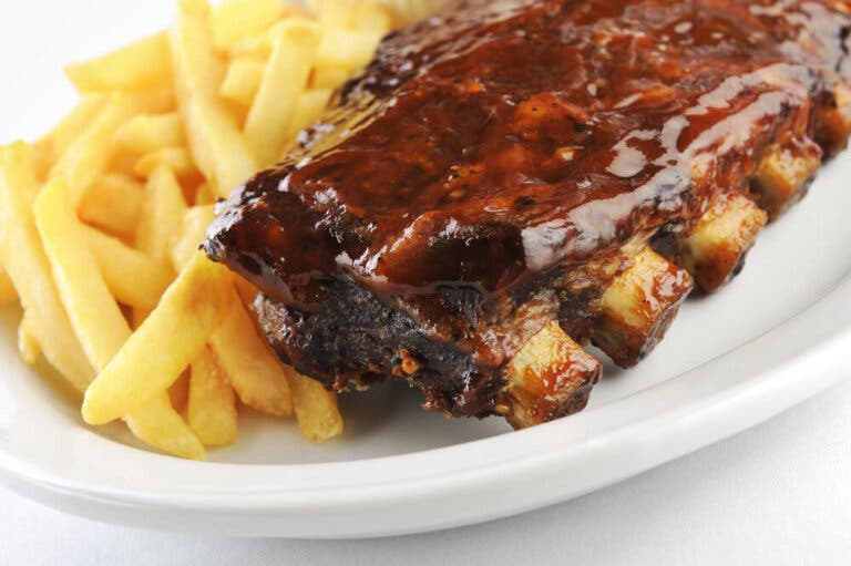 Prepara unas deliciosas costillas de cerdo en salsa agridulce con esta receta