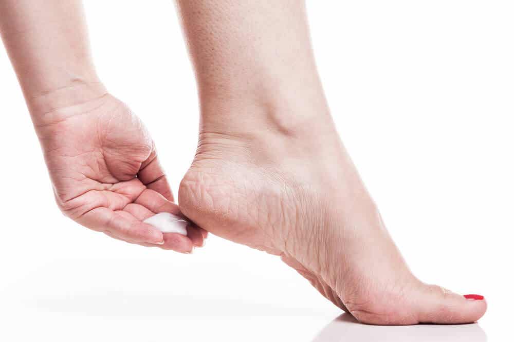 Reduce las asperezas de los pies con 7 remedios caseros
