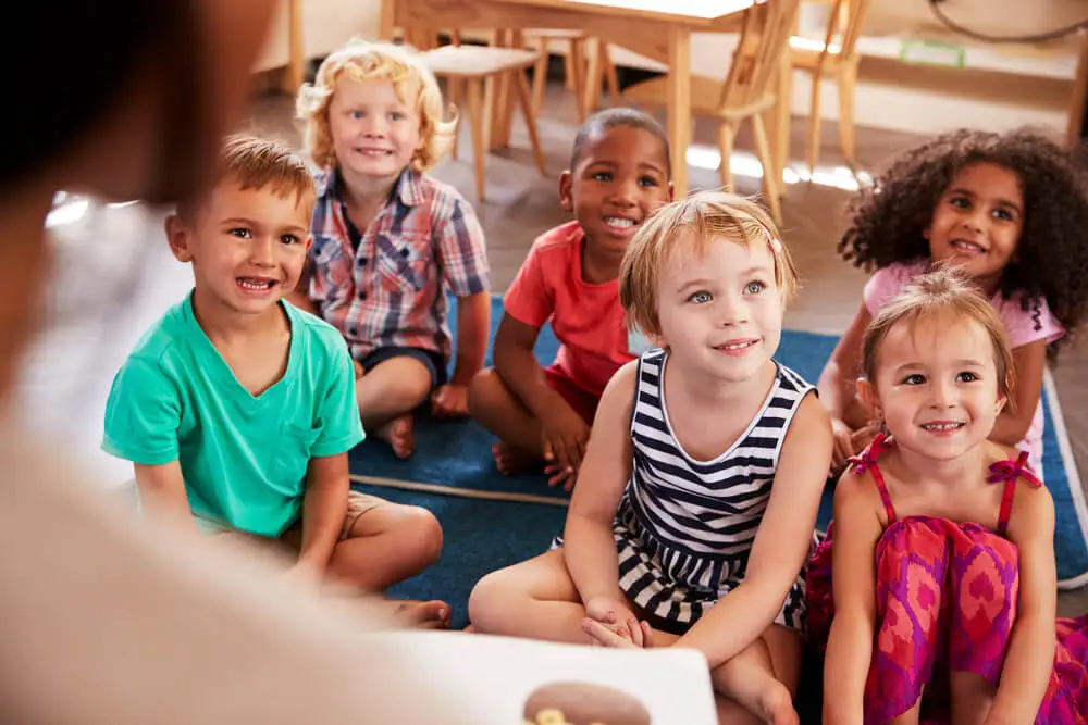 Niños en una escuela.