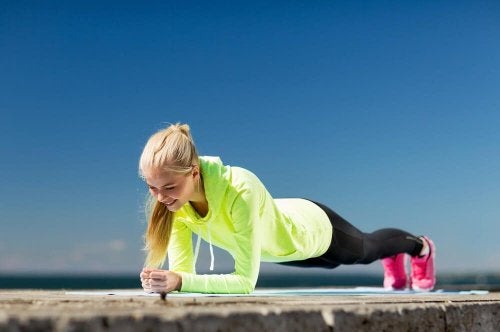 Esta es la mejor manera de entrenar con tu propio peso