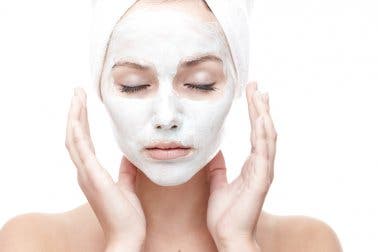 Cómo preparar un exfoliante con aspirinas y miel de abejas