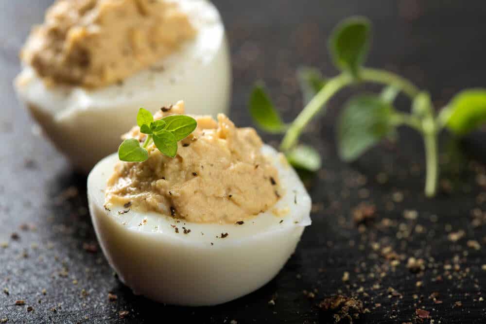 4 maneras de preparar huevos rellenos con pocos ingredientes