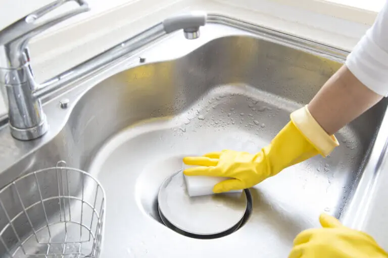 4 soluciones alternativas para destapar la tubería de la cocina