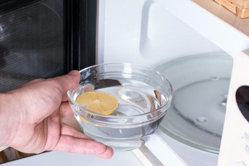 Cómo limpiar la estufa y el microondas naturalmente