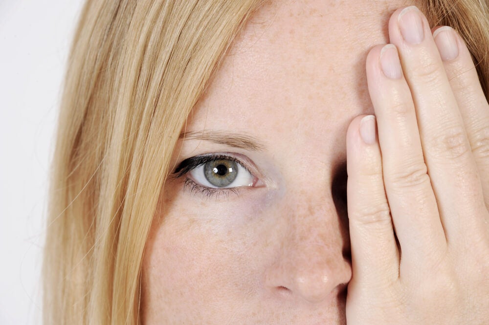 5 factores que te causan manchas en la cara