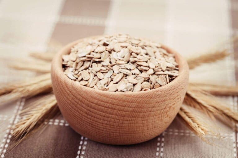 Prepara un smoothie de avena y uvas para cuidar tu corazón