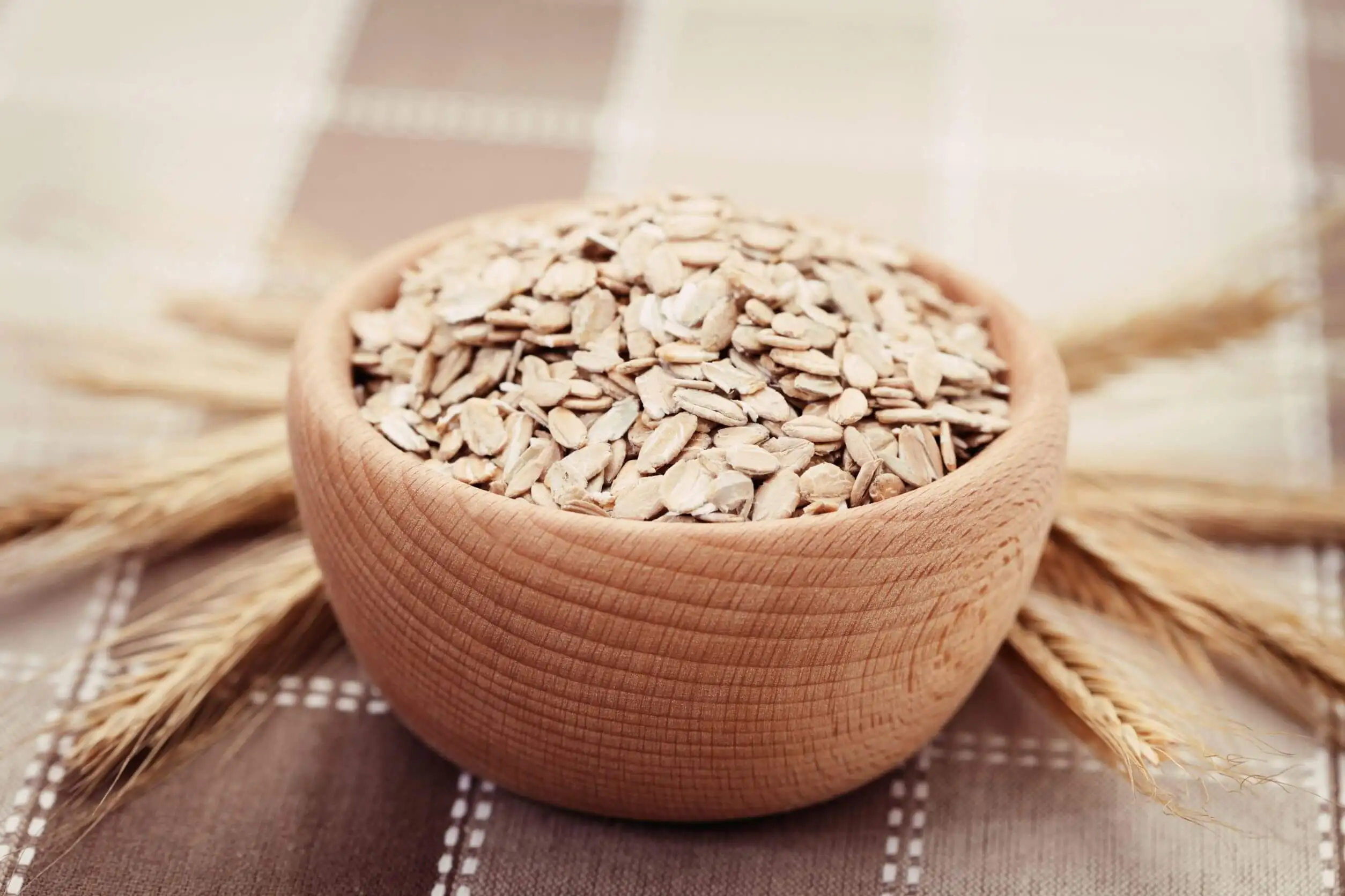 Los cereales integrales para la dieta incluyen a la avena.