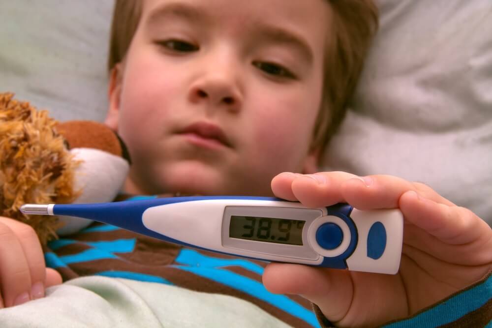 Los vómitos frecuentes en niños pueden acompañarse de fiebre