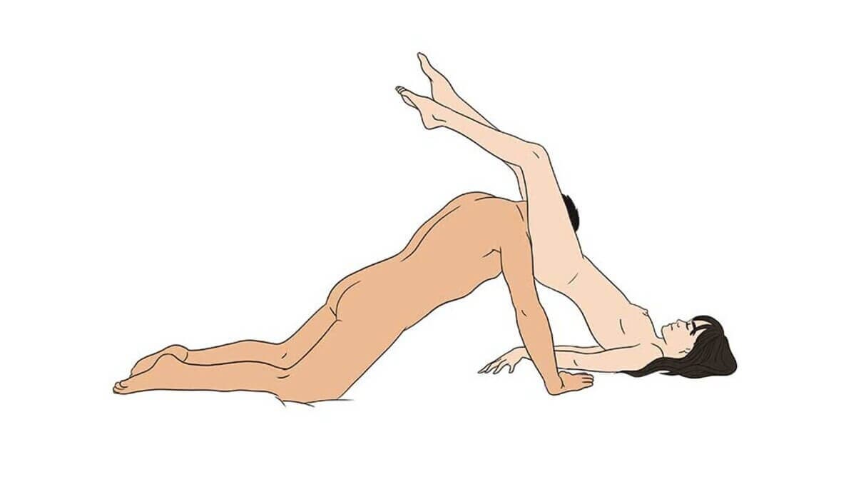 Sexo oral con las piernas elevadas.
