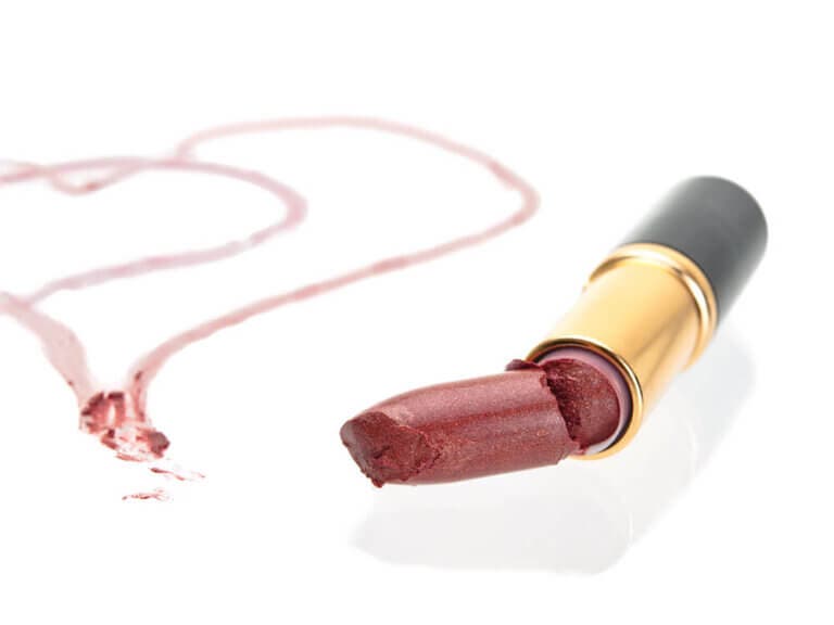 3 formas sencillas de reciclar un labial dañado