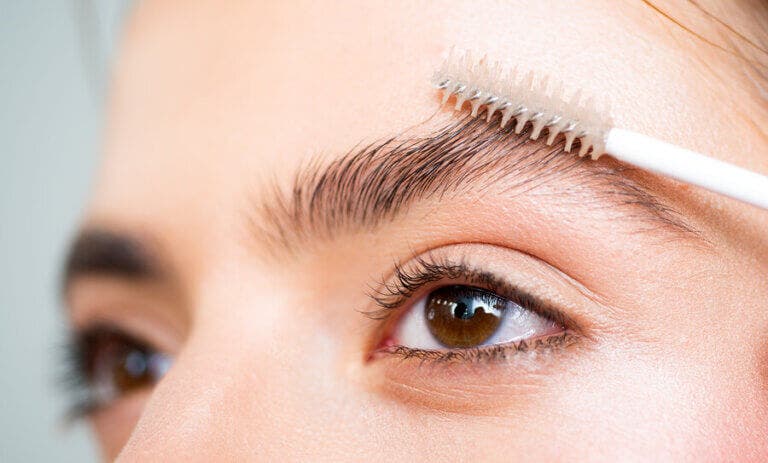 Preparados naturales para hacer crecer las cejas