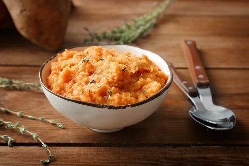 ¿Cómo hacer puré de batatas con 3 recetas sanas?