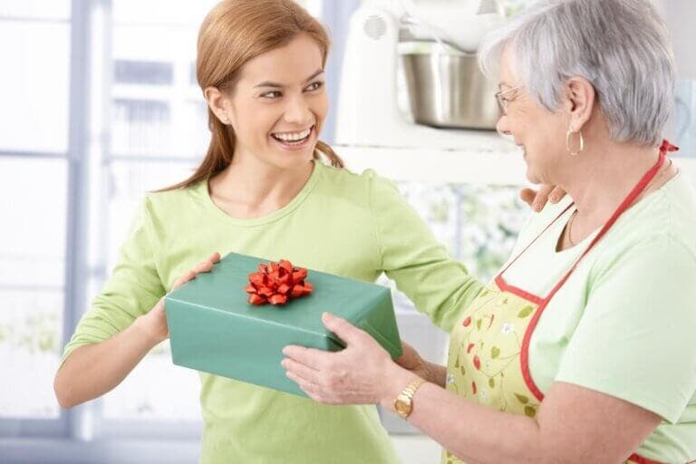 5 cosas para regalar a la madre del novio en su cumpleaños
