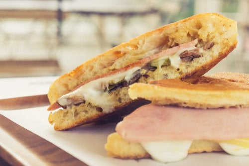Antójate de este delicioso sándwich cubano con esta receta casera