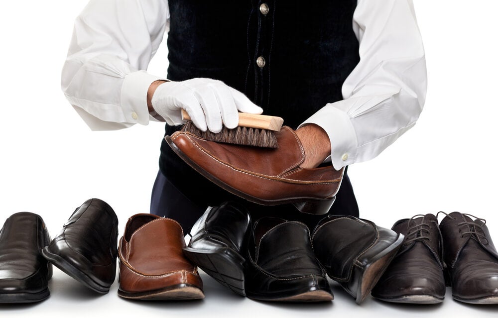Kit de lustrado de zapatos de nogal claro para hombre con contenido Zapatos Plantillas y accesorios Cuidado y limpieza del calzado 