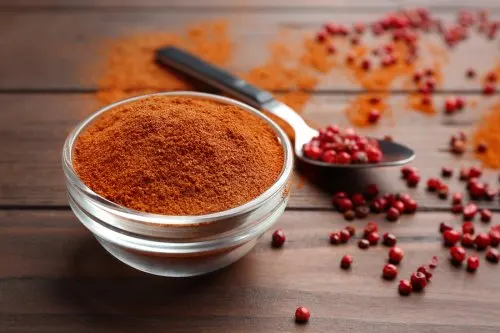 Bol con pimiento rojo.