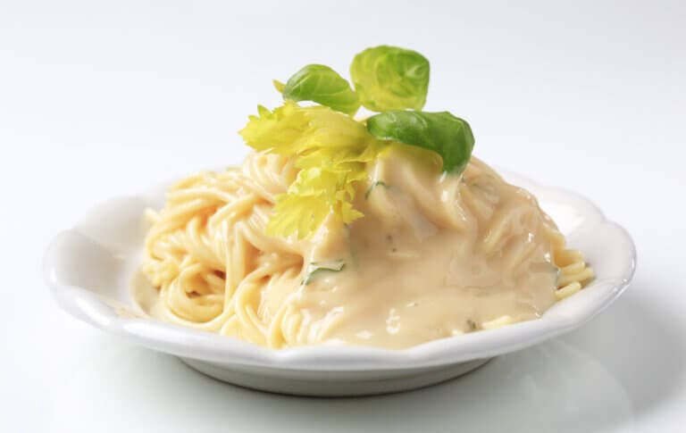 Aprende a hacer unos espaguetis muy cremosos con esta receta casera